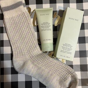 Mary Kay foot lotion Cream & Cozy Socks